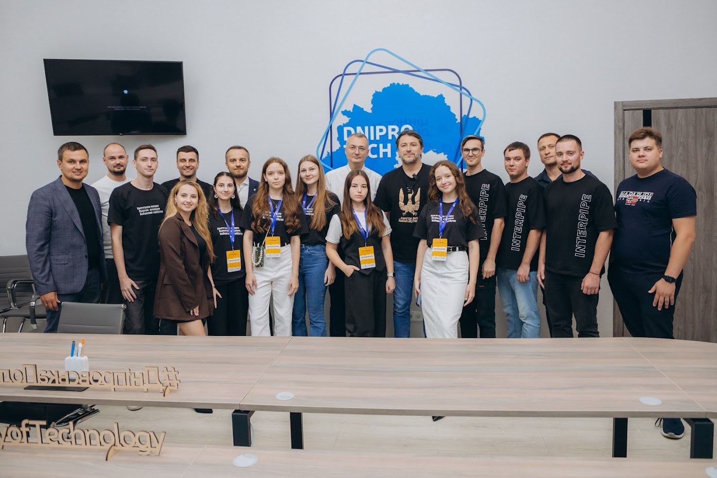 Студенти, викладачі та партнери спільноти Dnipro Tech