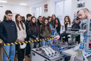 e-formula wow фізика вау фізика днепротех інтерпайп едс метінвест it community credit agricole